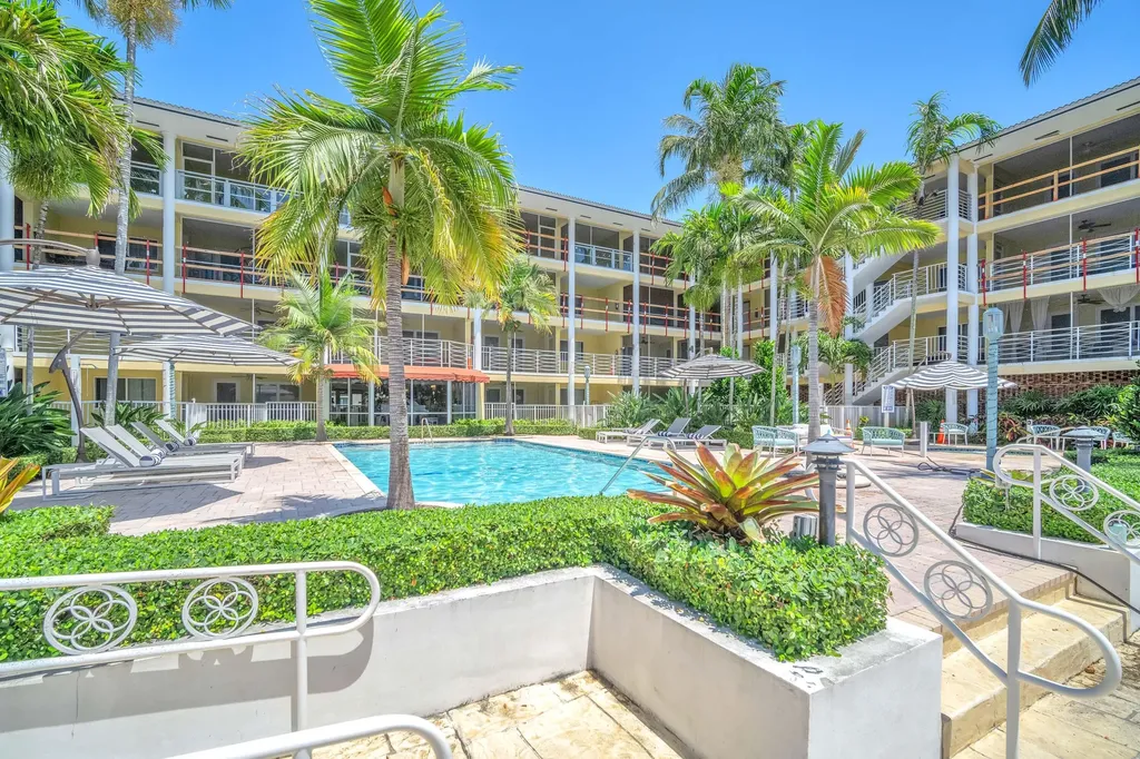 1015 Spanish River Road Boca Raton FL 33432
