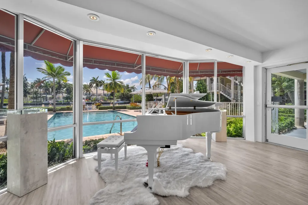 1015 Spanish River Road Boca Raton FL 33432