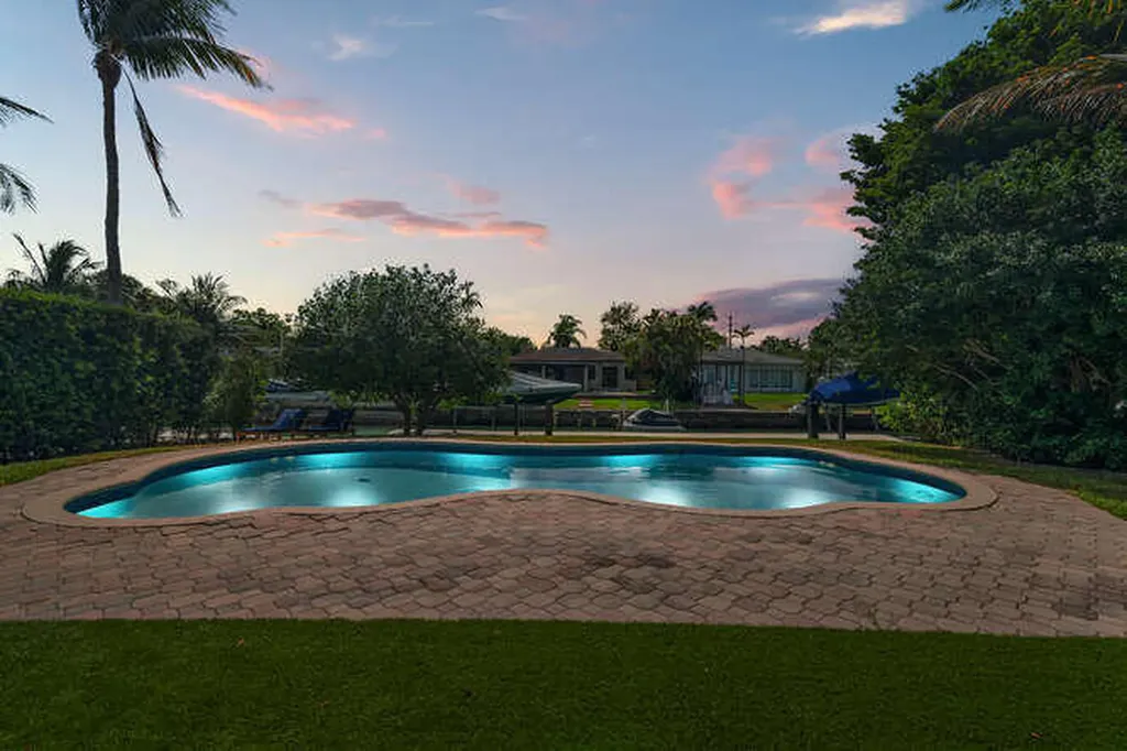 7820 Hawthorne Avenue Miami Beach FL 33141