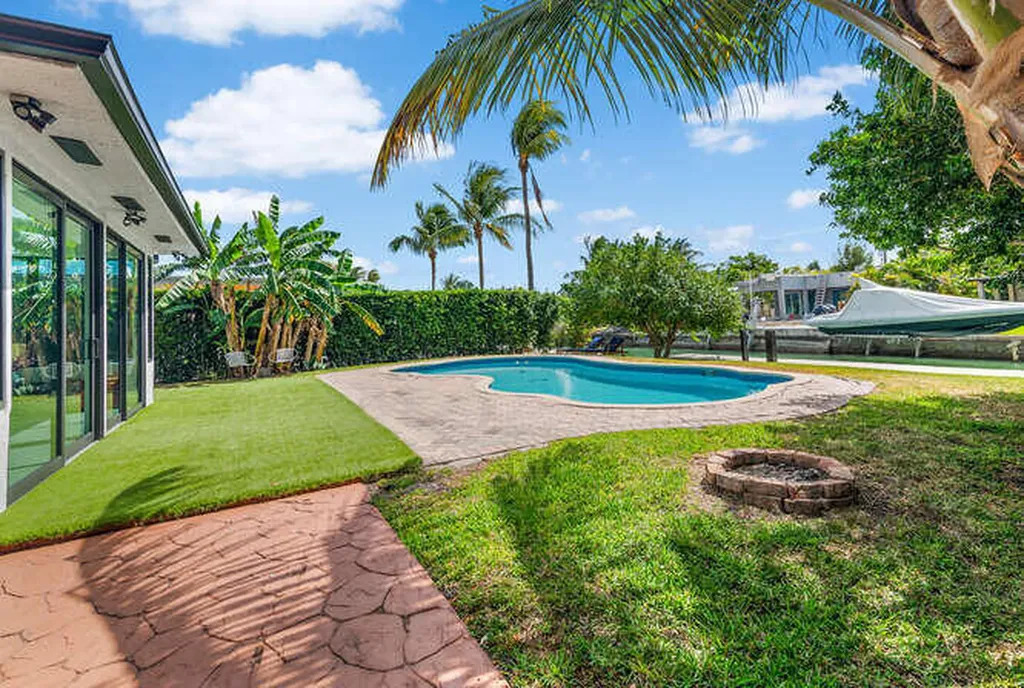 7820 Hawthorne Avenue Miami Beach FL 33141