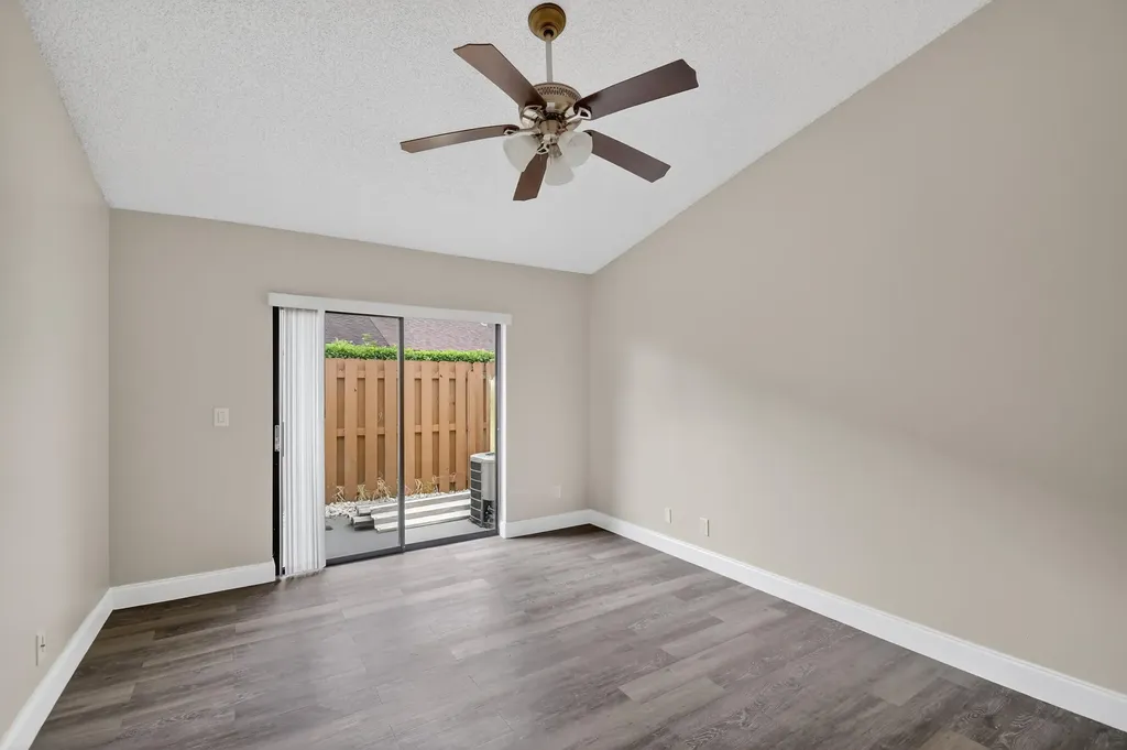 484 Springdale Circle Palm Springs FL 33461