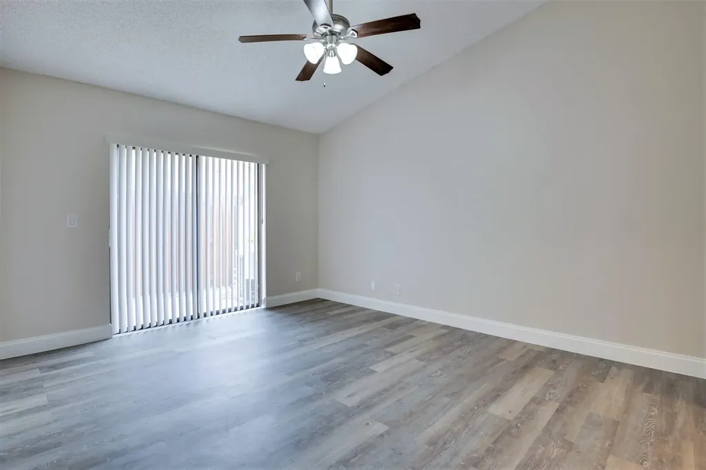 484 Springdale Circle Palm Springs FL 33461