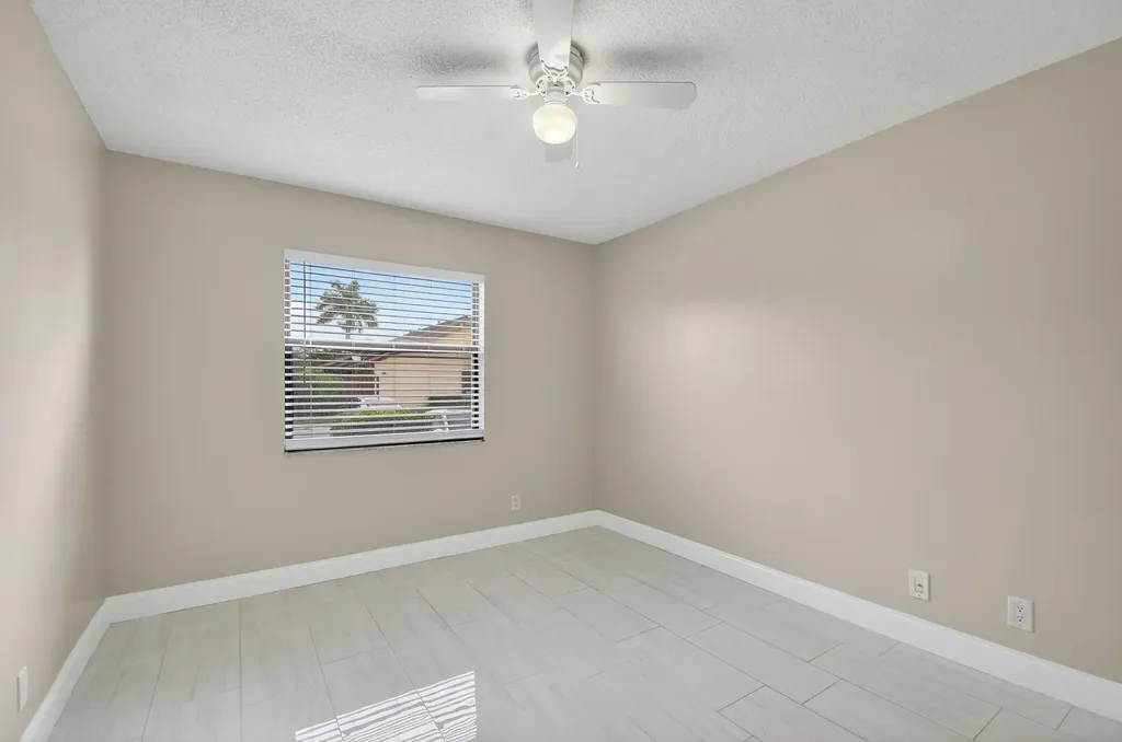 484 Springdale Circle Palm Springs FL 33461