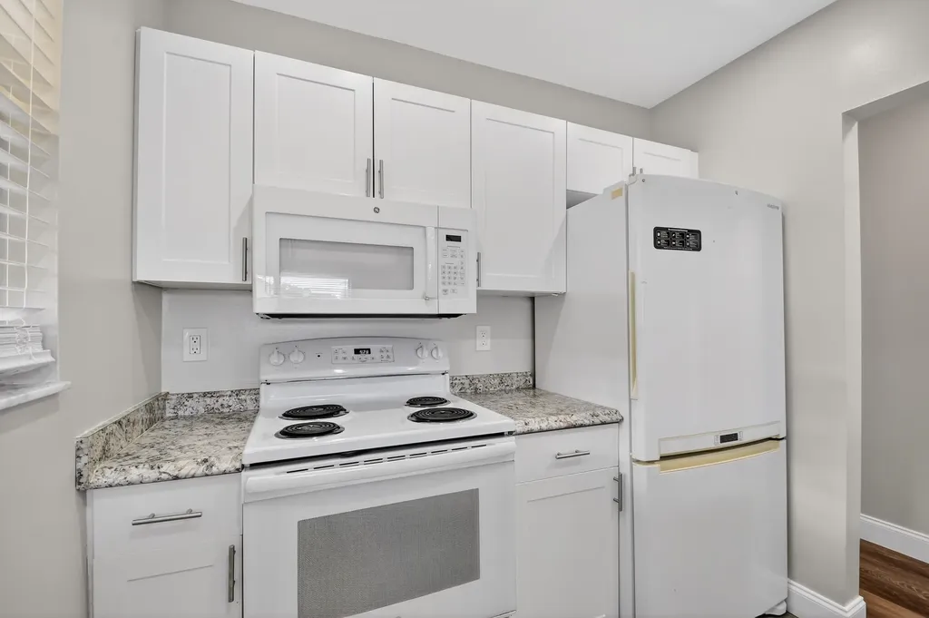 484 Springdale Circle Palm Springs FL 33461