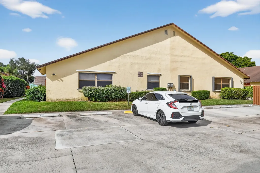 484 Springdale Circle Palm Springs FL 33461