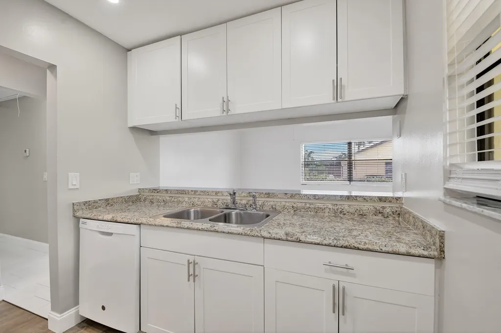 484 Springdale Circle Palm Springs FL 33461
