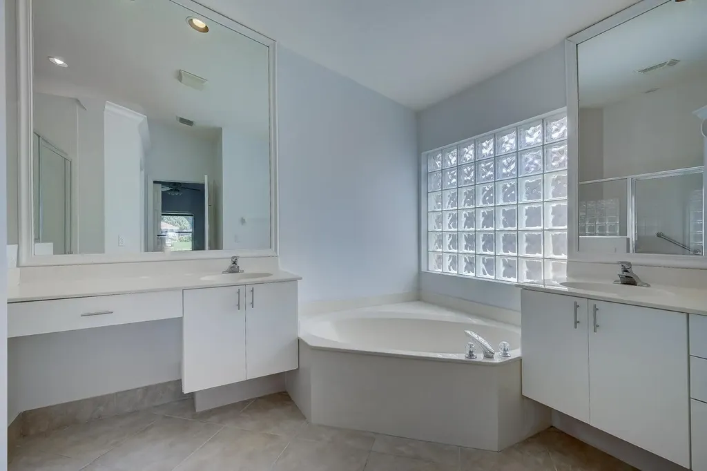 6523 Via Trento Delray Beach FL 33446