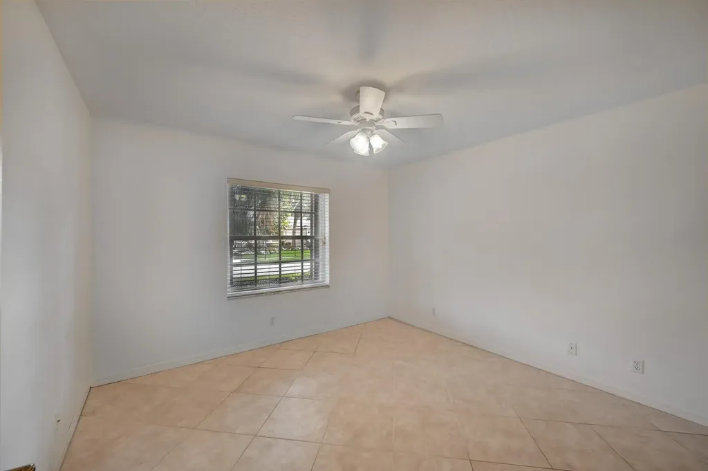 6523 Via Trento Delray Beach FL 33446
