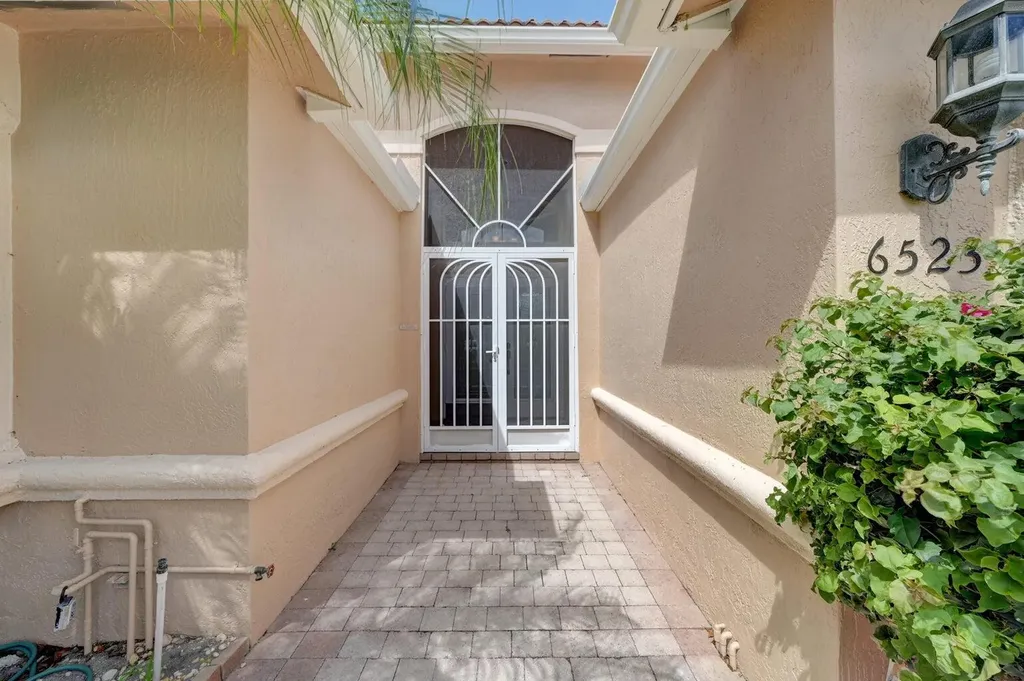 6523 Via Trento Delray Beach FL 33446
