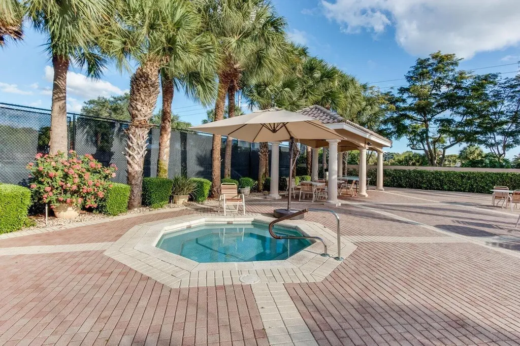 6523 Via Trento Delray Beach FL 33446
