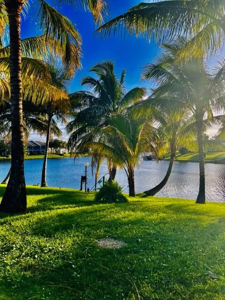 1423 Riverside Circle Wellington FL 33414