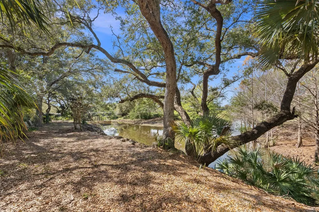 1993 SE Giffen Avenue Port St Lucie FL 34952