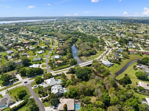 1993 SE Giffen Avenue Port St Lucie FL 34952
