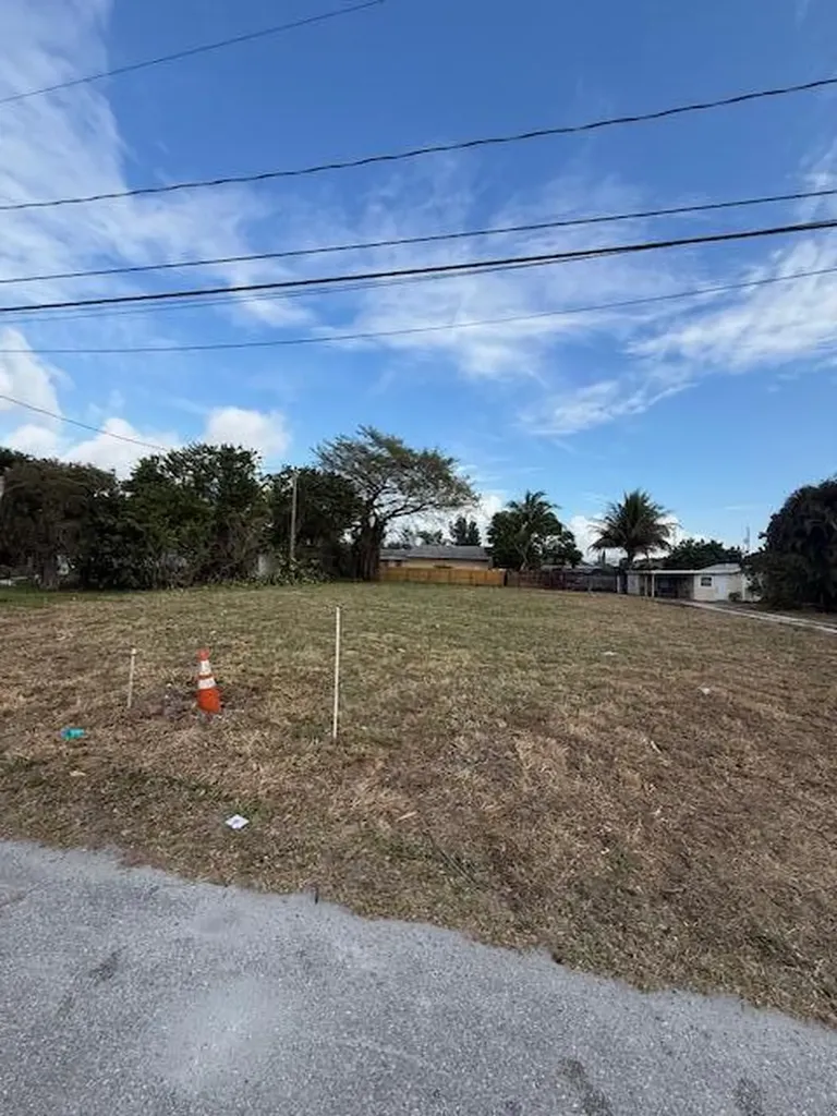 4583 Diekhans Road West Palm Beach FL 33417