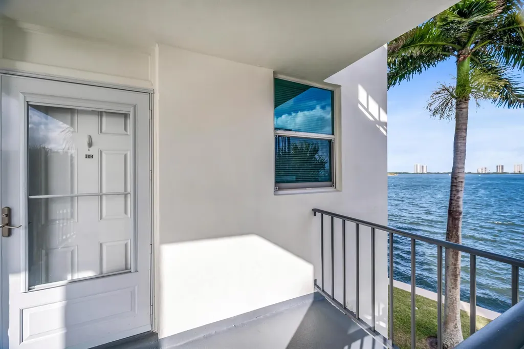 100 Paradise Harbour Boulevard North Palm Beach FL 33408