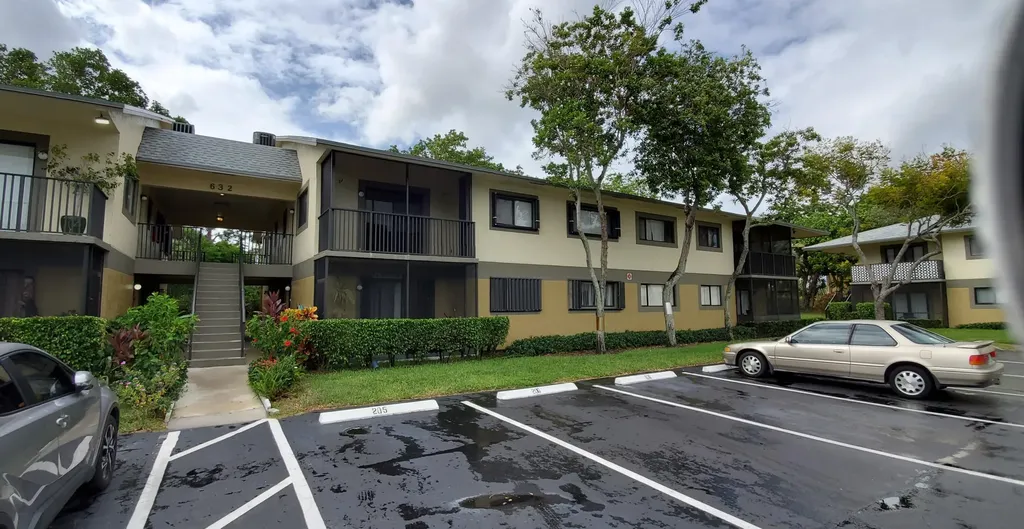 677 Trace Circle Deerfield Beach FL 33441