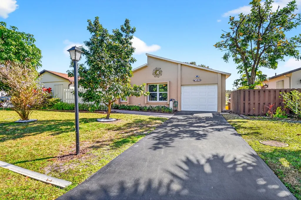 5198 Mirror Lakes Boulevard Boynton Beach FL 33472