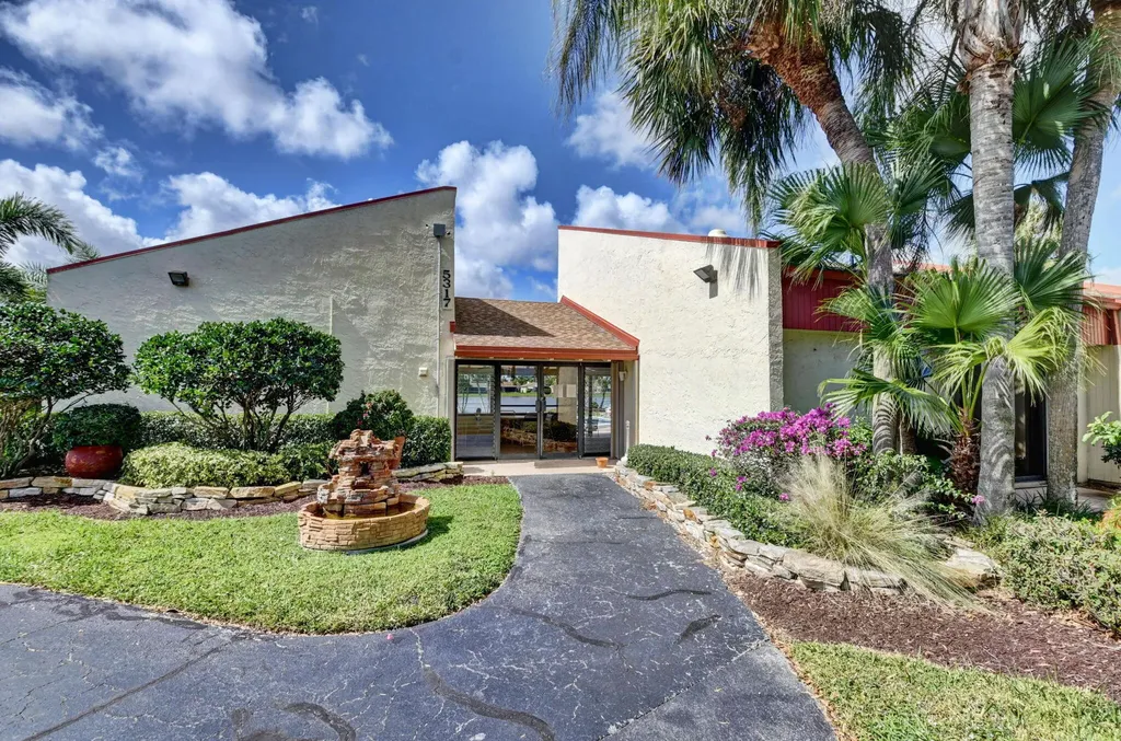 5198 Mirror Lakes Boulevard Boynton Beach FL 33472