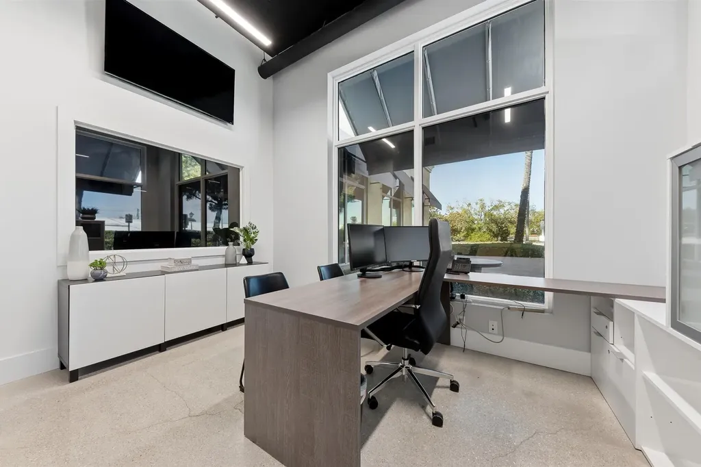 826 N Dixie Highway Lantana FL 33462