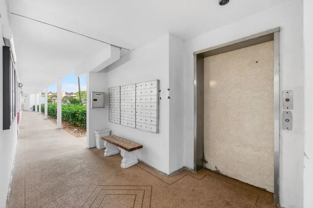 2035 Cornwall B Boca Raton FL 33434