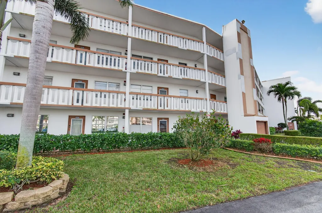 2035 Cornwall B Boca Raton FL 33434