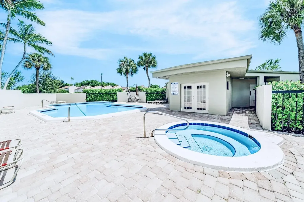 6372 La Costa Drive Boca Raton FL 33433