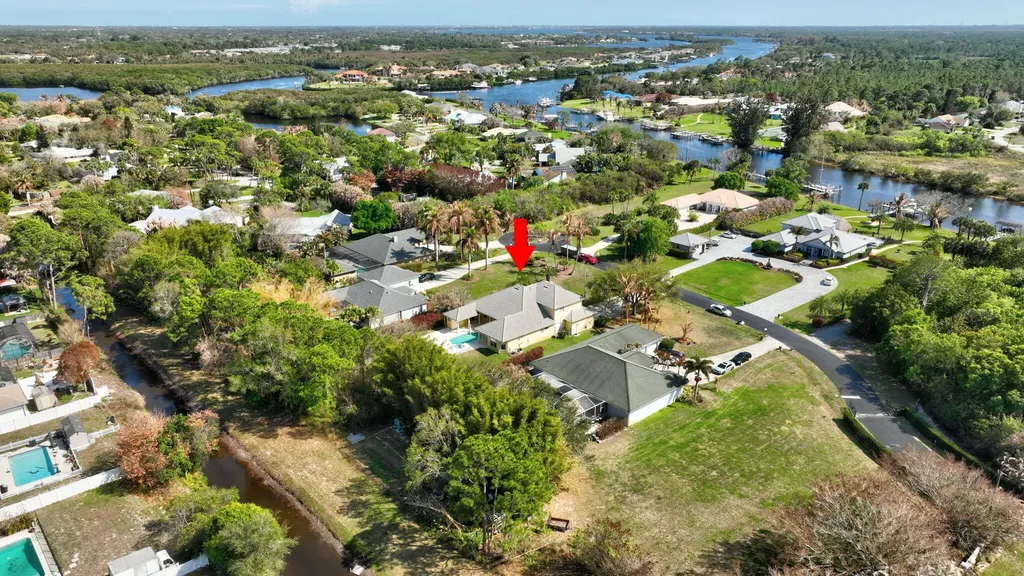 461 SE Pine Road Port St Lucie FL 34984