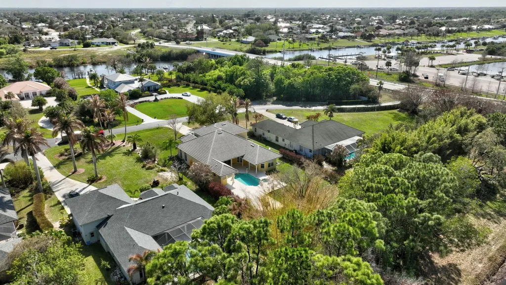461 SE Pine Road Port St Lucie FL 34984
