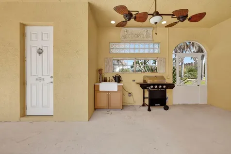 461 SE Pine Road Port St Lucie FL 34984