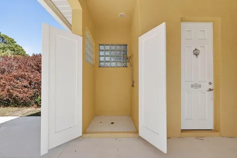 461 SE Pine Road Port St Lucie FL 34984