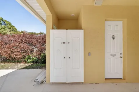 461 SE Pine Road Port St Lucie FL 34984