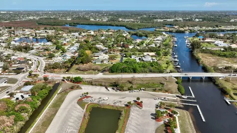 461 SE Pine Road Port St Lucie FL 34984