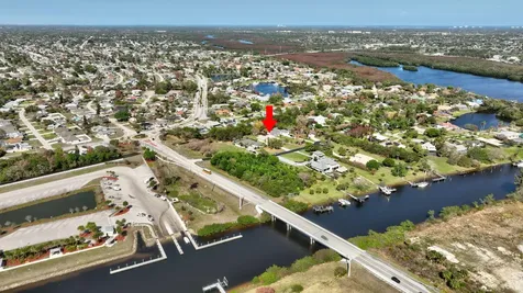 461 SE Pine Road Port St Lucie FL 34984