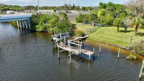 461 SE Pine Road Port St Lucie FL 34984