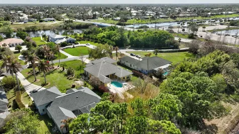 461 SE Pine Road Port St Lucie FL 34984