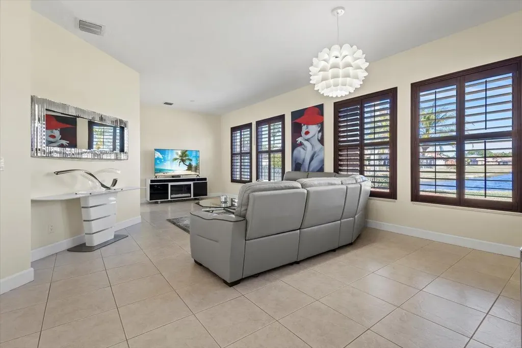 814 SW Saint Julien Court Port St Lucie FL 34986