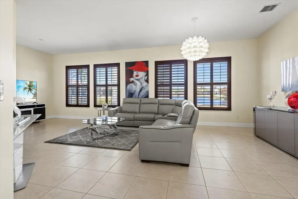 814 SW Saint Julien Court Port St Lucie FL 34986