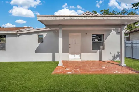 2428 NW 28th Street Miami FL 33142