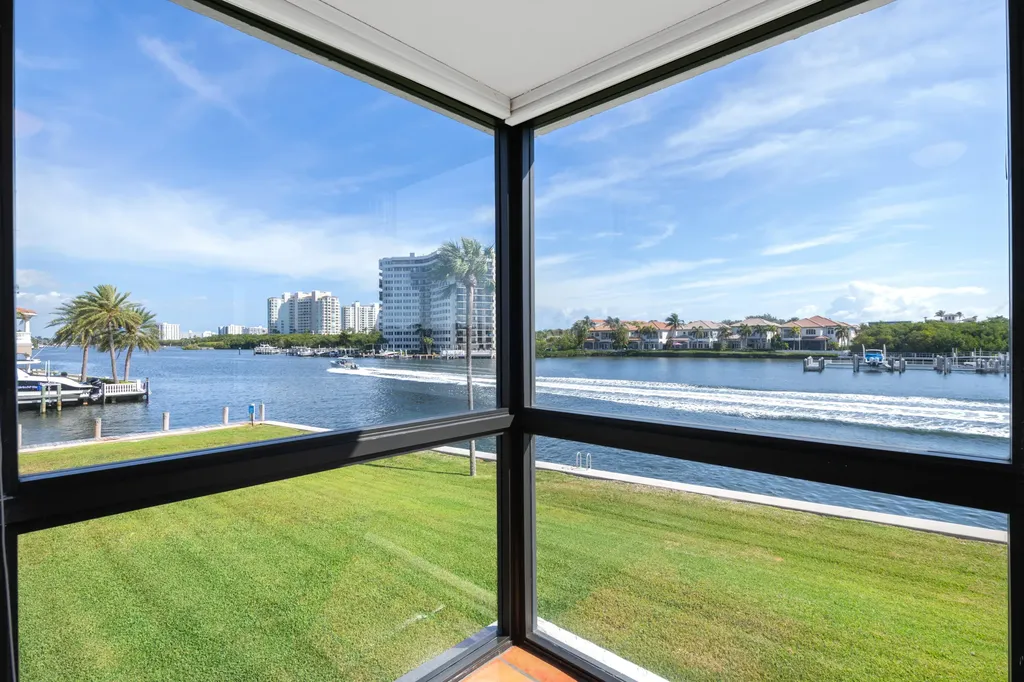 899 Jeffery Street Boca Raton FL 33487