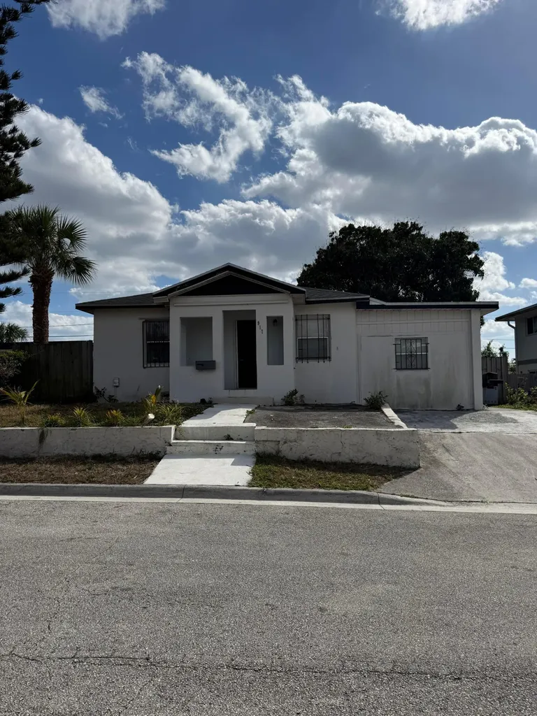 917 W 7th Street Riviera Beach FL 33404