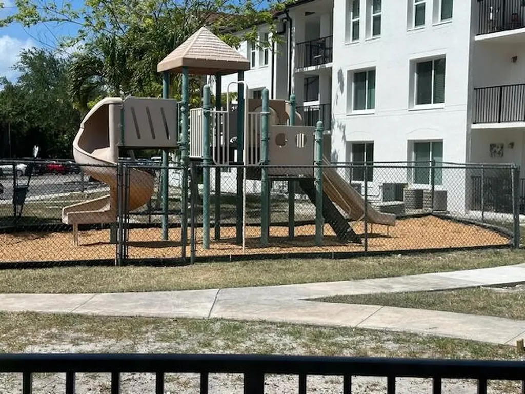401 Villa Circle Boynton Beach FL 33435