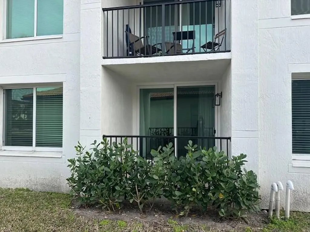 401 Villa Circle Boynton Beach FL 33435