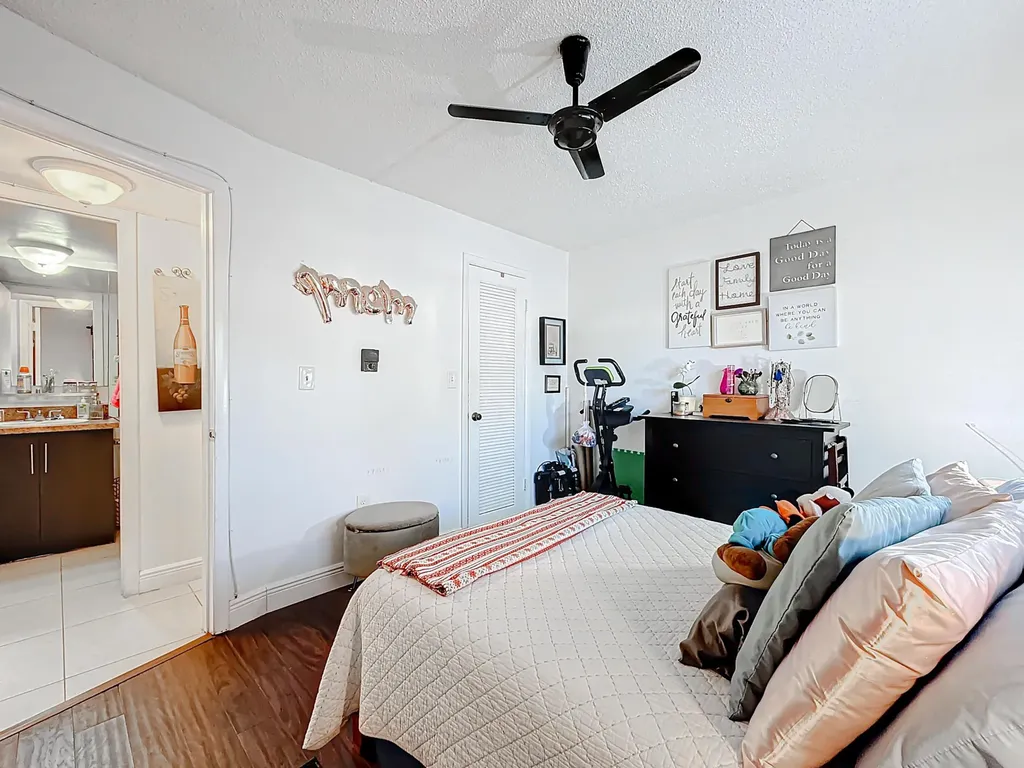 8225 Sunrise Lakes Boulevard Sunrise FL 33322