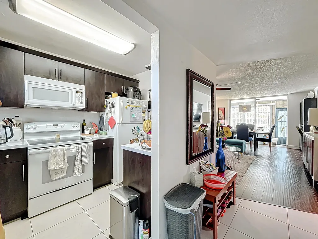 8225 Sunrise Lakes Boulevard Sunrise FL 33322