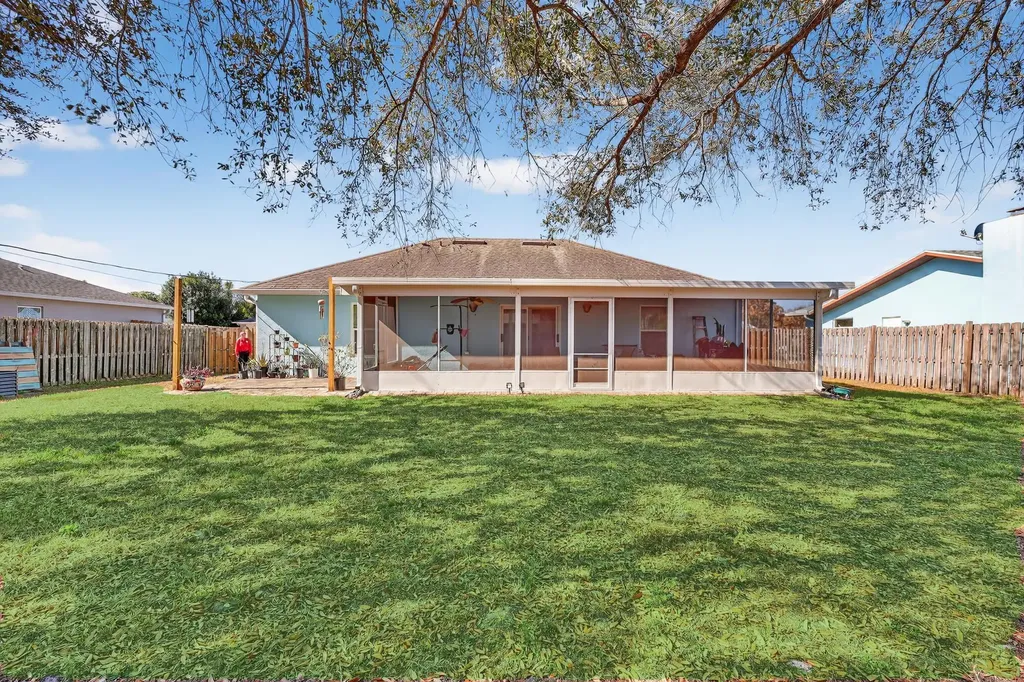 1011 SE Euclid Lane Port St Lucie FL 34983