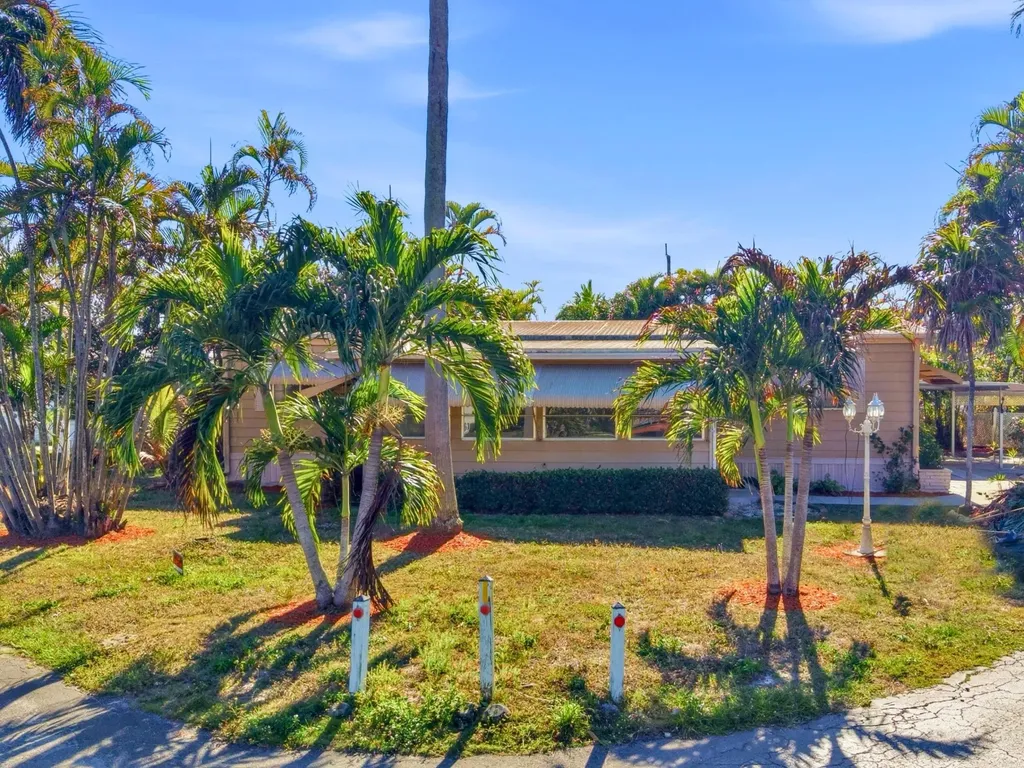 8903 Oak Street Boynton Beach FL 33436