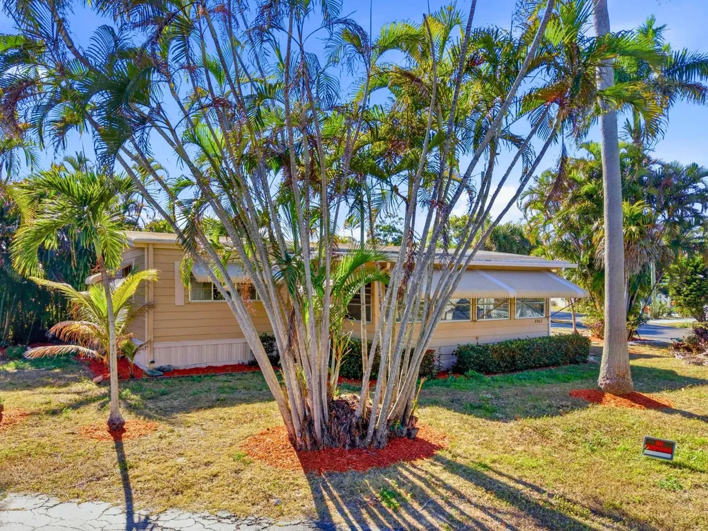 8903 Oak Street Boynton Beach FL 33436