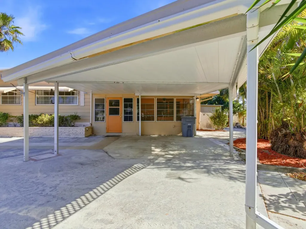 8903 Oak Street Boynton Beach FL 33436