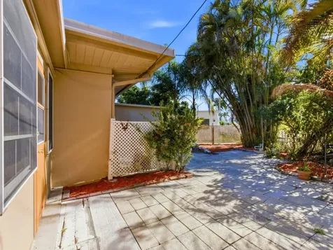 8903 Oak Street Boynton Beach FL 33436