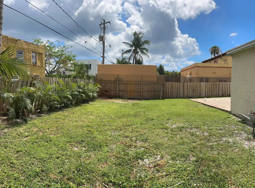 619 37th Street West Palm Beach FL 33407